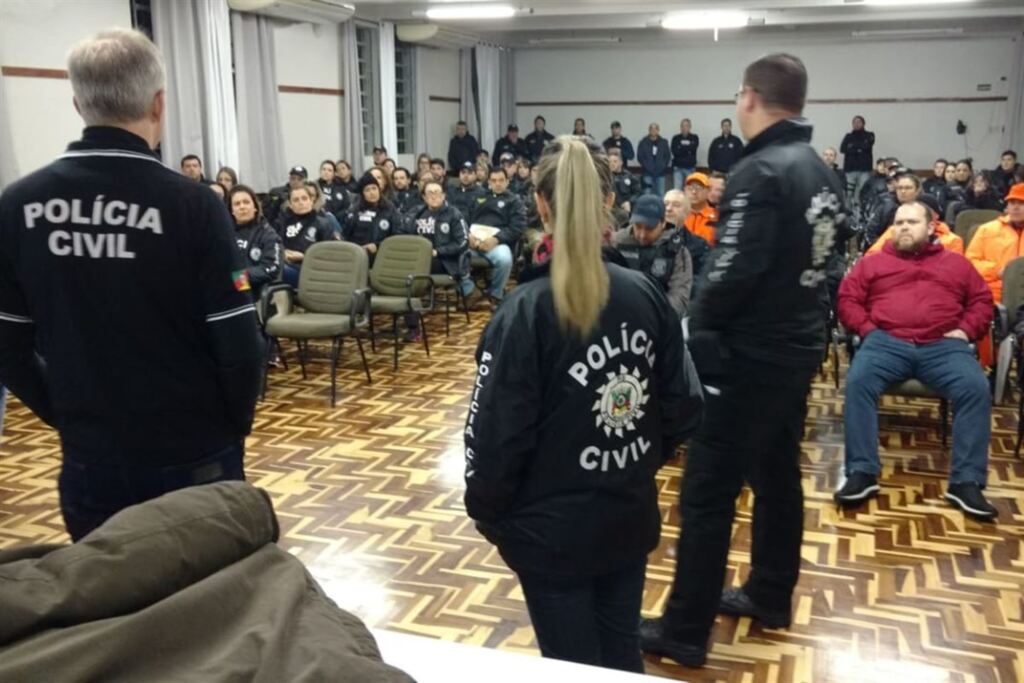 Oito pessoas são presas e três adolescentes apreendidos em Santa Maria