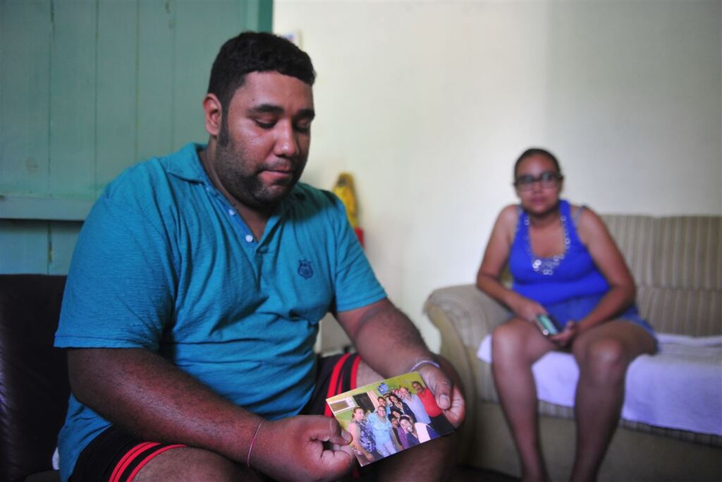Foto: Gabriel Haesbaert (Diário) - Dierson Macedo de Paula, 29 anos, irmão de Taísa, e Ana Paula Soares da Conceição, 23 anos, cunhada