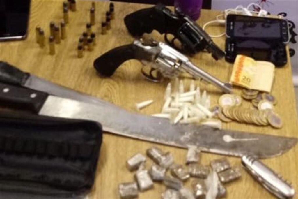 Brigada Militar apreende drogas e armas no Cipriano da Rocha