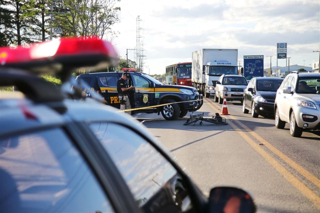 Polícia não vai indiciar motorista que atropelou ciclista na BR-392