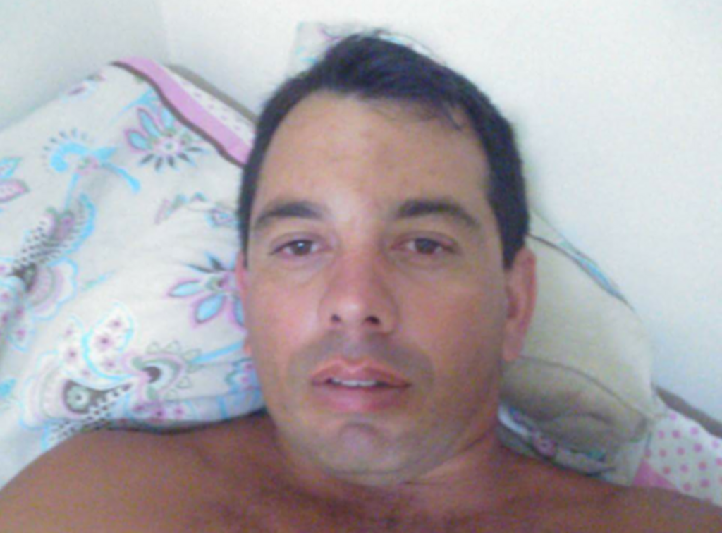 Homem é morto a tiros dentro de casa em Santa Maria