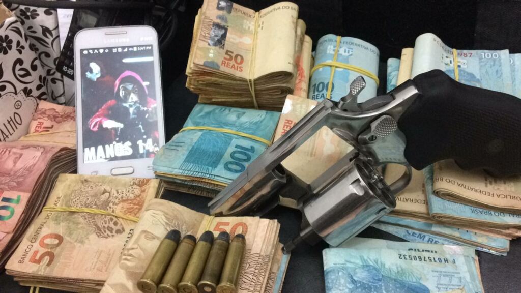 Três são presos por tráfico, e R$ 45 mil apreendidos