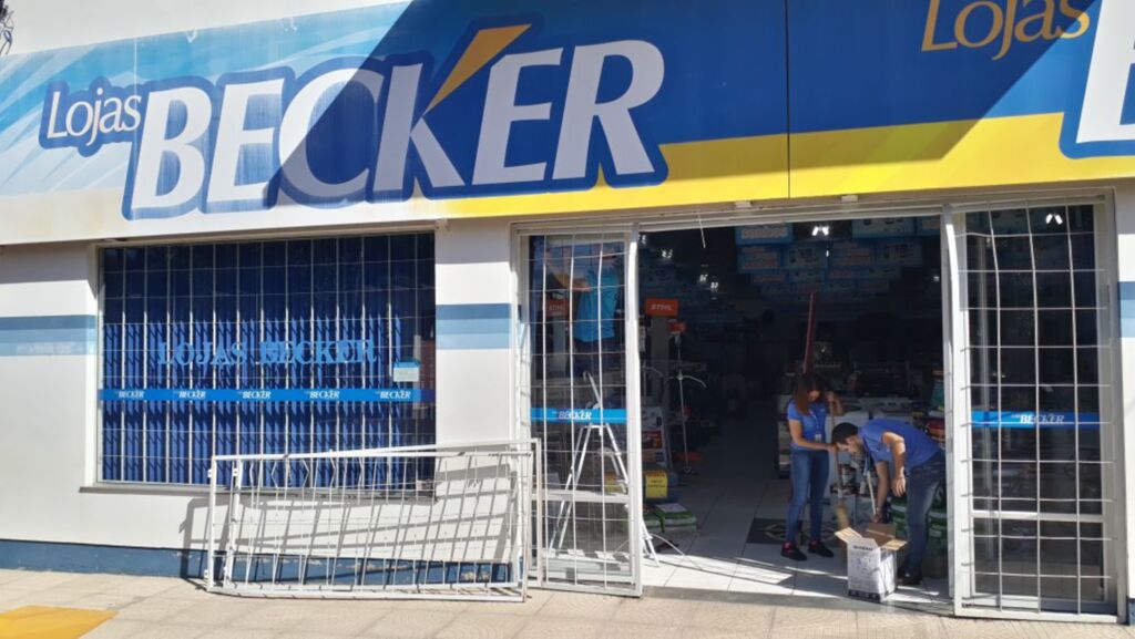 'Estamos com medo que eles venham de dia e façam cordão humano', diz o gerente de um banco