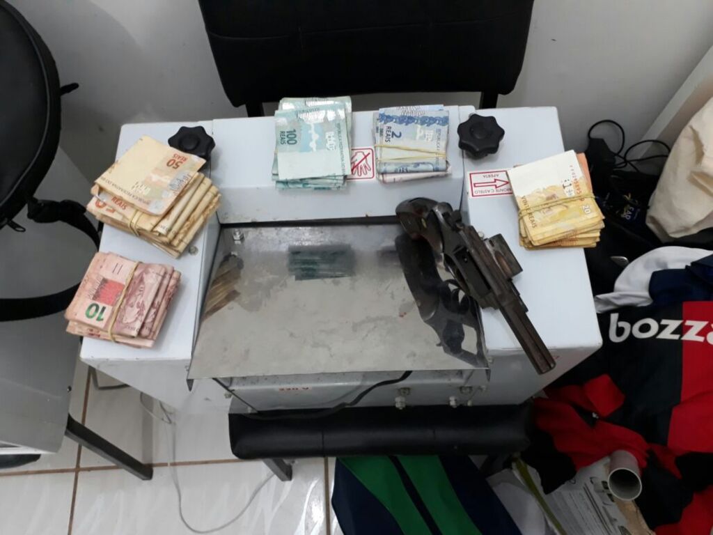 Padre e funcionária são trancados em banheiro durante assalto em Santa Maria