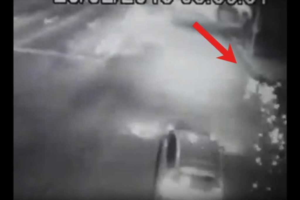 VÍDEO: câmeras flagram momento em que carro arrasta moto em Santa Maria