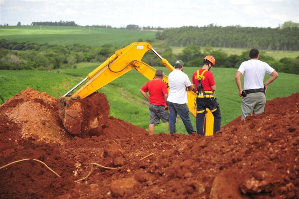 Foto: Gabriel Haesbaert (Diário) - Vítima construíam silo em fazenda em Tupanciretã quando foram soterrados