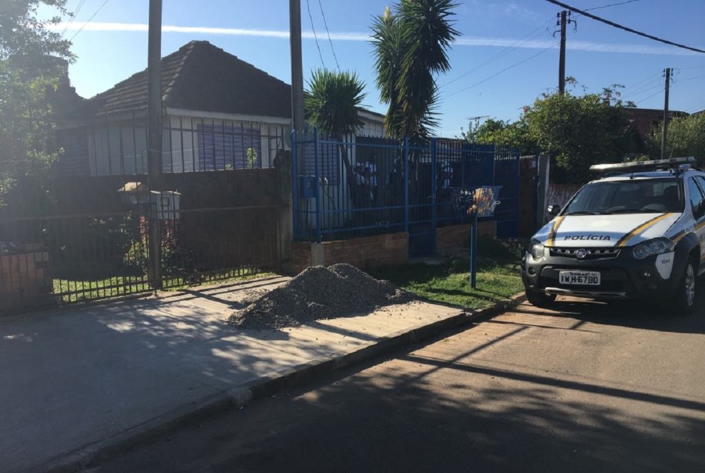 Casal é encontrado morto dentro de casa em Santa Maria
