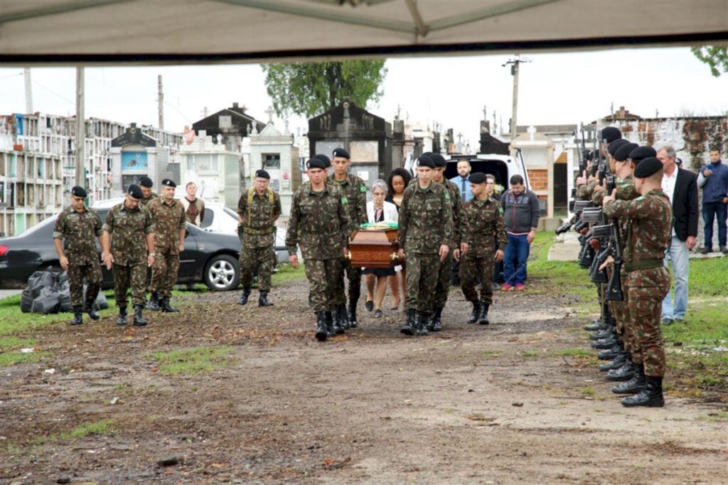 Último pracinha de Santa Maria, Aribides Rodrigues Pereira é sepultado com honras militares