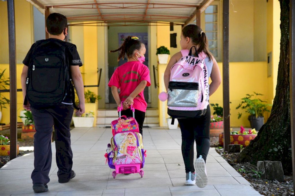 título imagem Após dois meses, mais de 600 alunos da rede estadual estão sem transporte escolar na região