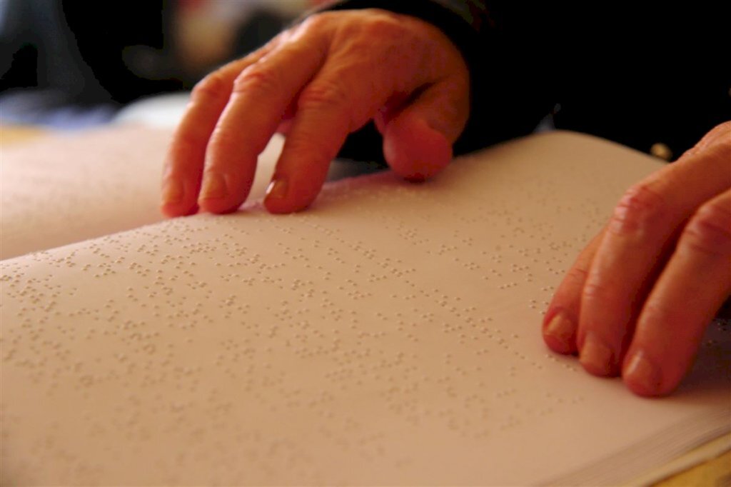 No dia Nacional do sistema Braile, profissionais fala sobre o amor e aprendizado ligado a técnica