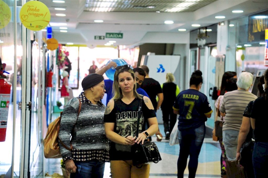 Santa-marienses opinam sobre decreto que desobriga o uso de máscara em ambiente fechado