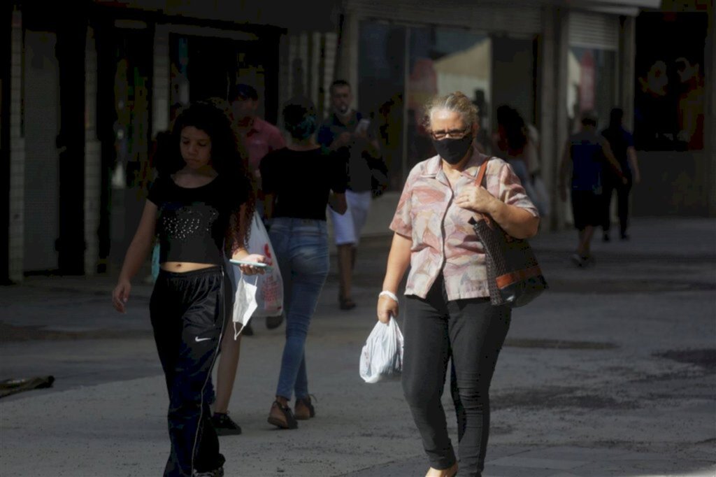 'Somos a vanguarda do atraso', diz especialista em Direito Público sobre uso de máscaras
