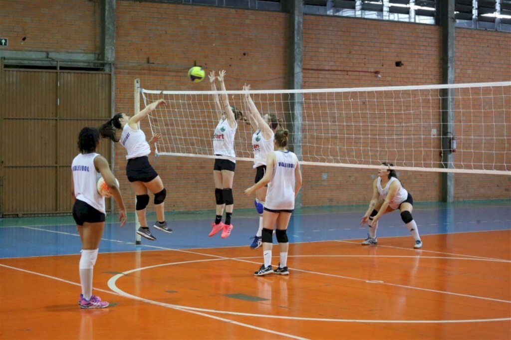 Atleta da UFSM com deficiência auditiva é convocada para a seleção brasileira de vôlei