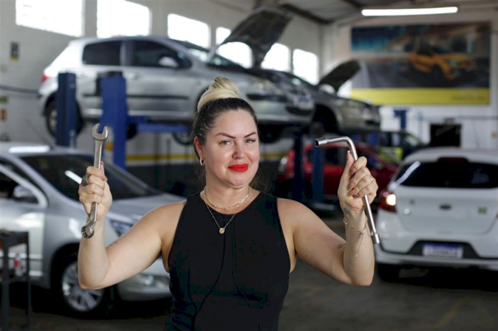 título imagem Oficina promove curso de mecânica de veículos para mulheres