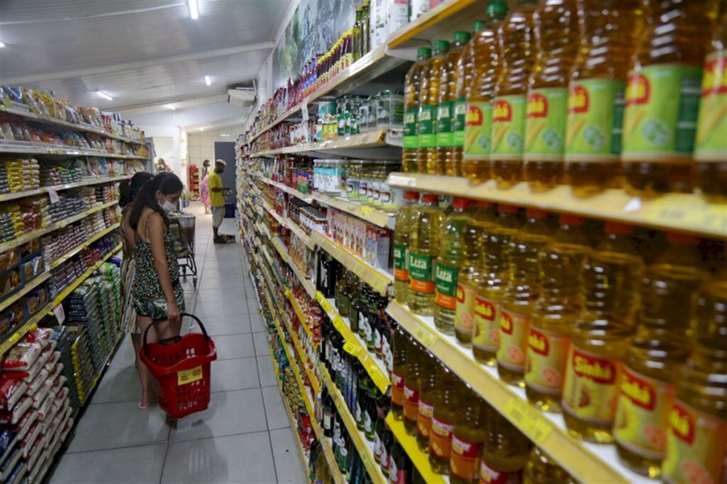 Mercados abrem pela manhã nesta terça-feira