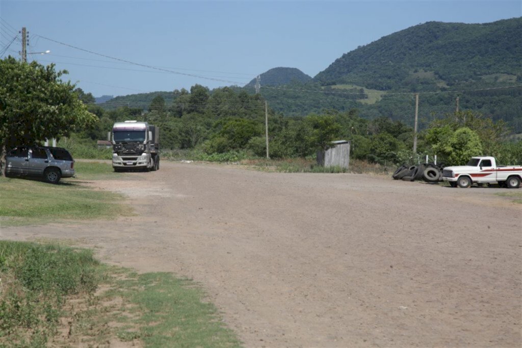título imagem 25 municípios contemplados pelo projeto Pavimenta assinam convênio com o Estado