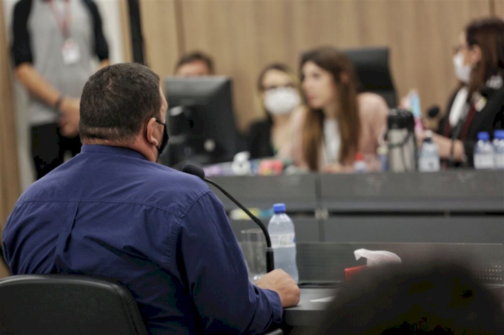 título imagem 'Eu tive uma chance de apagar o fogo, mas o extintor não funcionou', diz ex-vocalista