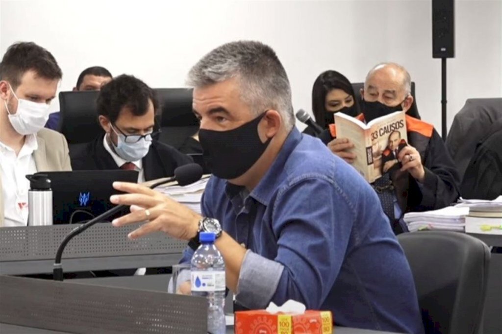 De propaganda de livro a presença de um dos criminalistas mais renomados: veja bastidores do júri da Kiss