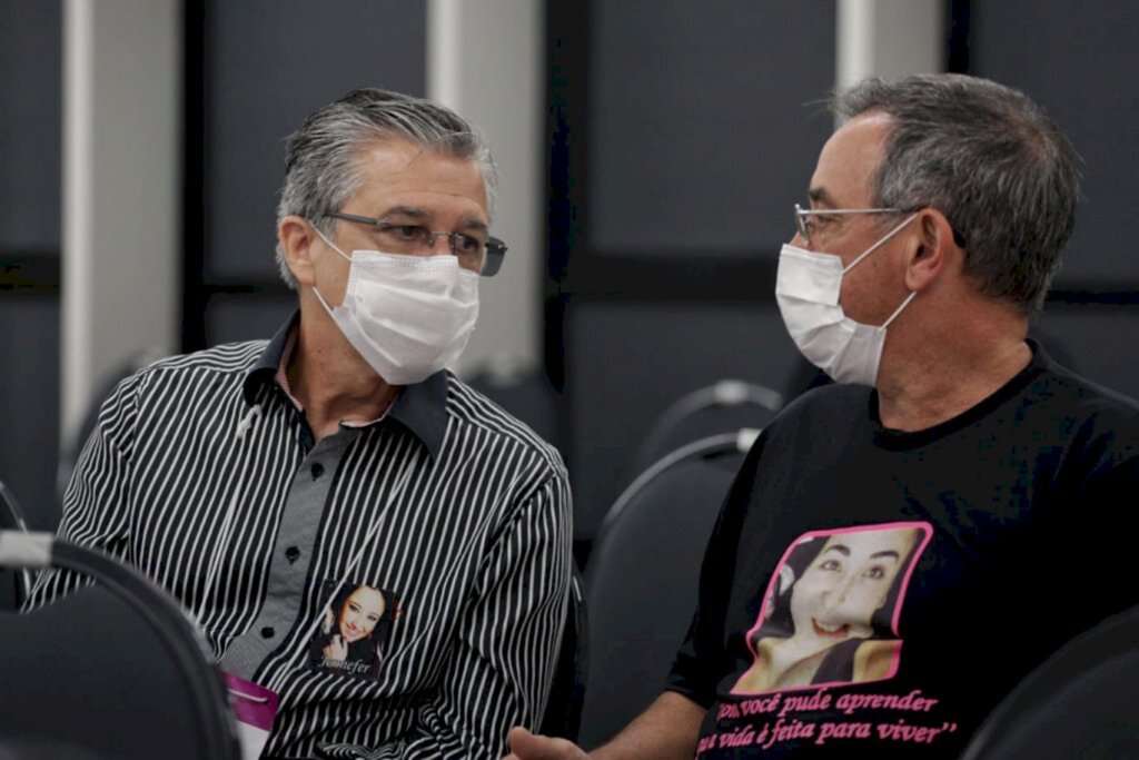 Pedro Piegas (Diário) - Adherbal e Flávio se encontram para acompanhar o quarto dia de júri
