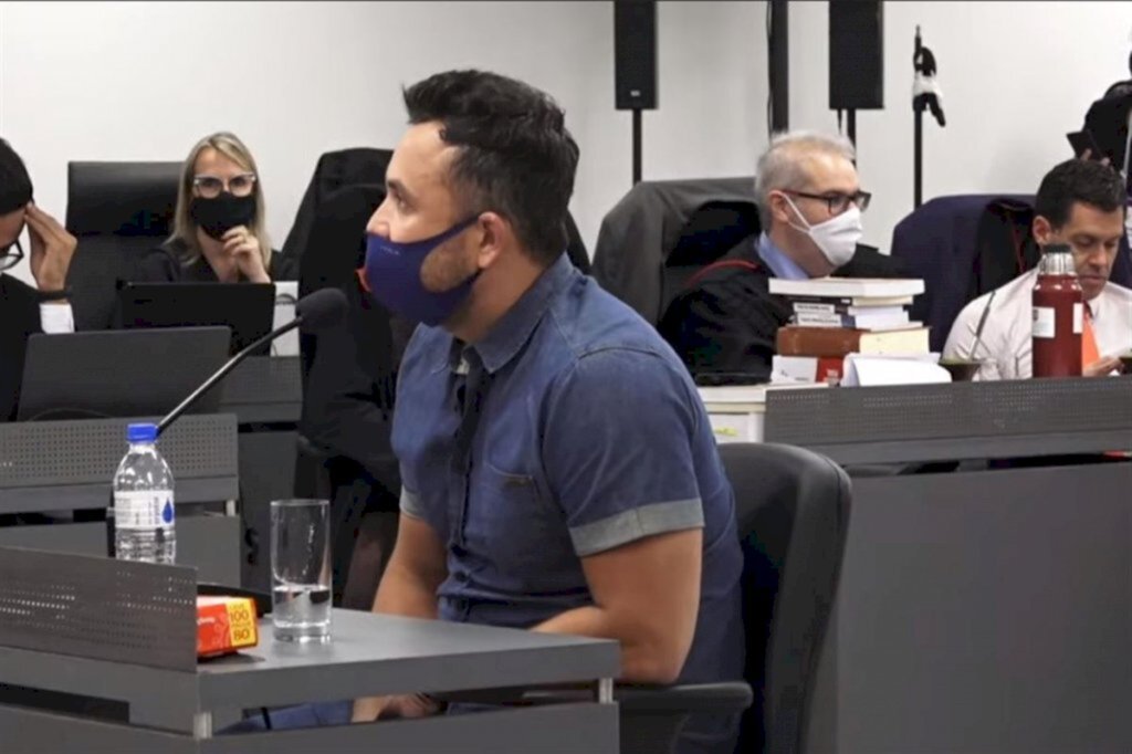 Entenda como um post no Twitter determinou uma mudança nos depoimentos do caso Kiss