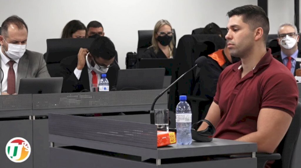 Sobrevivente conta como quebrou parede da Kiss e retirou pessoas depois do incêndio