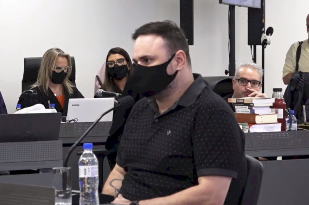 'Tentaram o extintor e não conseguiram', relembra sobrevivente sobre noite do incêndio na Kiss