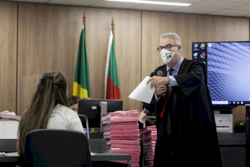 Performático e dono de bordões, Jean Severo é advogado de Luciano Bonilha