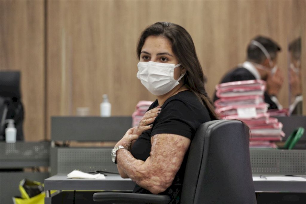 título imagem 'Não aceito nenhuma solidariedade dos advogados', diz sobrevivente sobre defesas