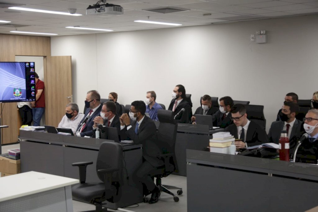 Primeiro dia de júri é encerrado às 22h10min