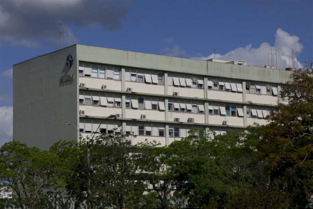 Com 35 pacientes em corredores, Husm teme colapso do pronto-socorro