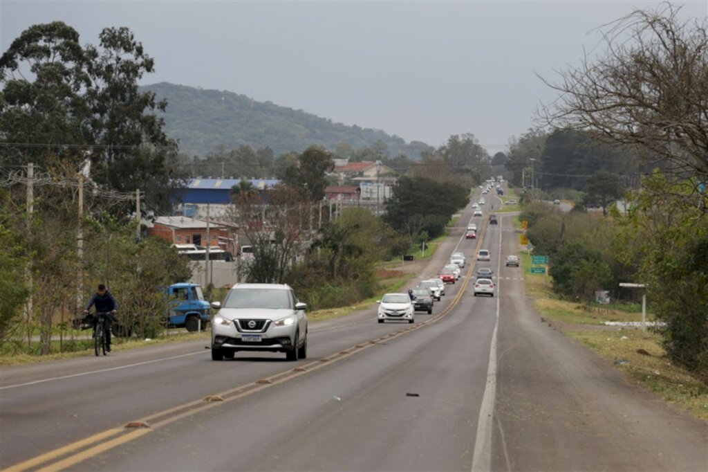 título imagem Leite anuncia edital para projeto de duplicação da Faixa Nova em novembro