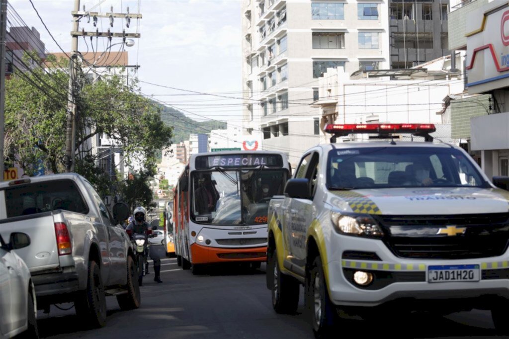 VÍDEO: teste com ônibus na contramão chama atenção no centro de Santa Maria