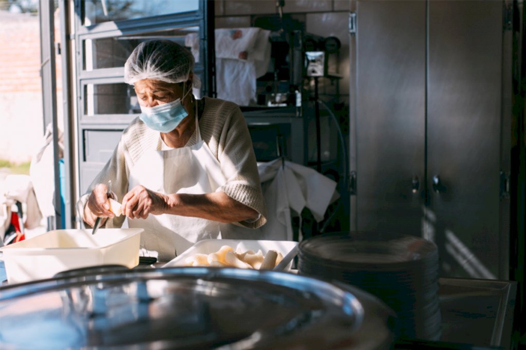 VÍDEO: apenas duas cozinhas comunitárias estão funcionando em Santa Maria