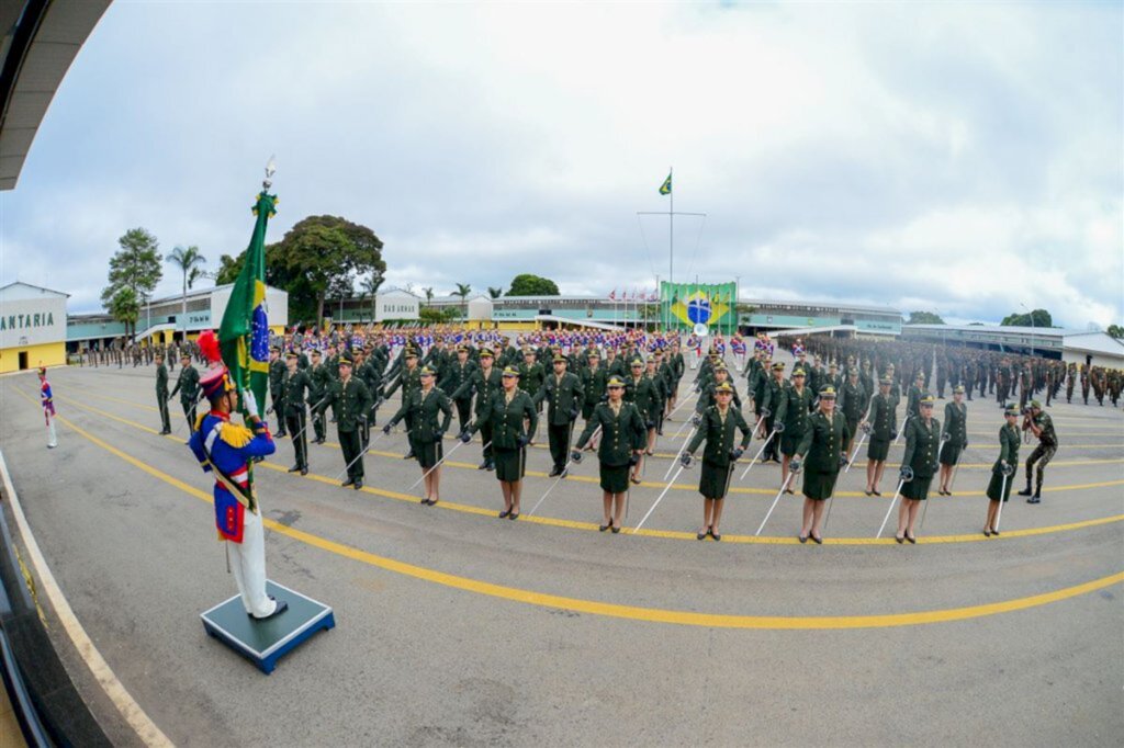 Exército tem vagas para oficiais e sargentos temporários