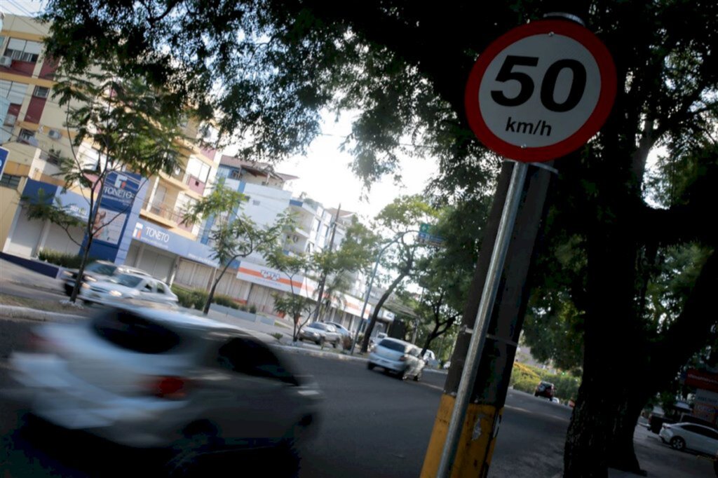 Mais de 2 mil motoristas são pegos ao cometer infrações de trânsito durante maio