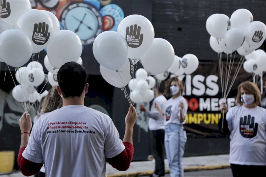 Live com Lázaro Ramos e pai de vítima da Kiss ocorre nesta segunda-feira