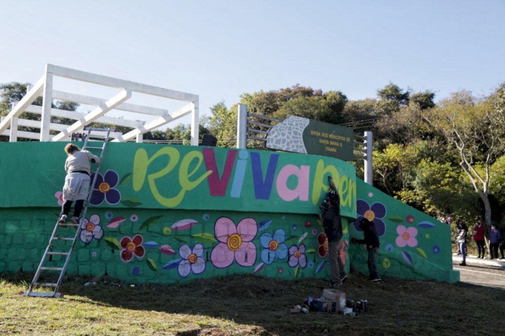 Editais para pintura de murais na Estrada do Perau são lançados em ato simbólico