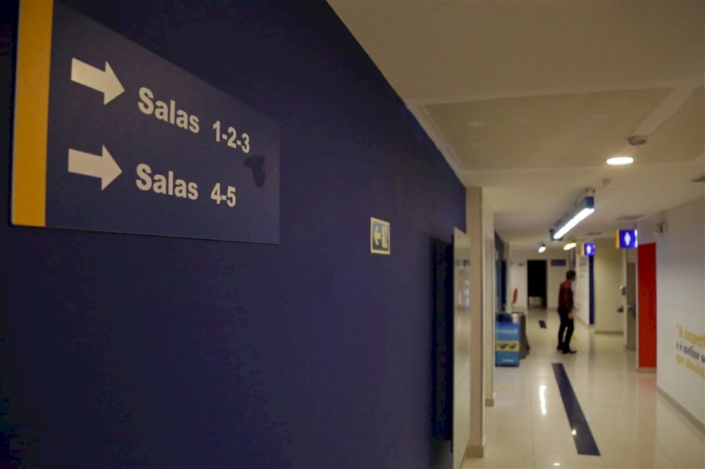 VÍDEO: com pouco movimento e muita saudade, mais um cinema reabre em Santa Maria