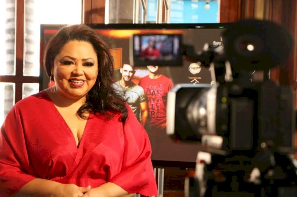 Artistas e amigos homenageiam Deborah Rosa