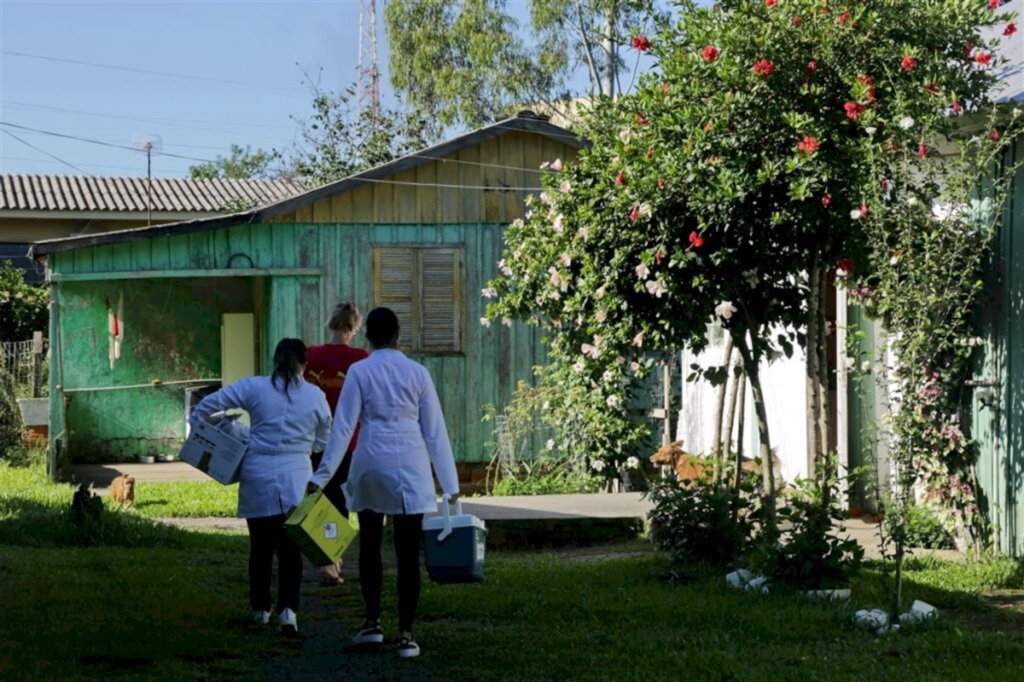 Moradores do Interior com 80 anos ou mais começarão a ser vacinados nesta quinta-feira