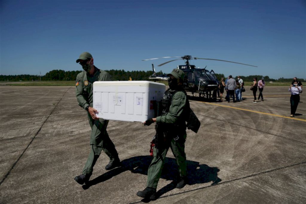 Estado recomenda vacinação em profissionais de saúde que atuam regular e presencialmente