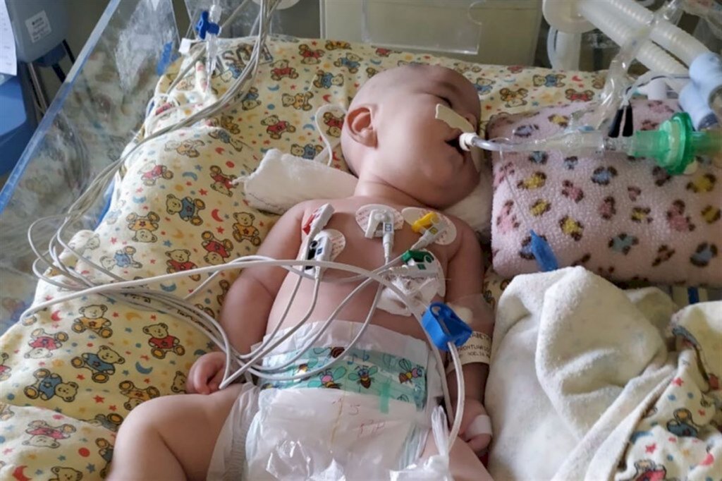 VÍDEO: família faz vaquinha para exame de bebê que está em UTI desde que nasceu