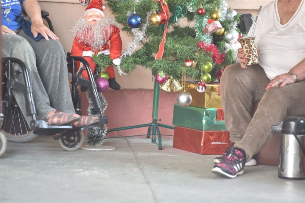 Idosos do Abrigo Espírita Oscar Pithan também esperam o presente de Natal