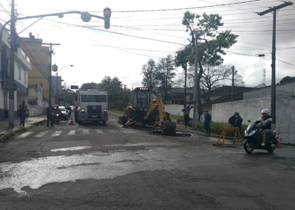 Trânsito de Santa Maria tem bloqueios em três vias nesta terça-feira