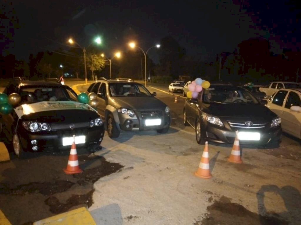 VÍDEO: Alunos de Fisioterapia da Ulbra se formam em drive-in