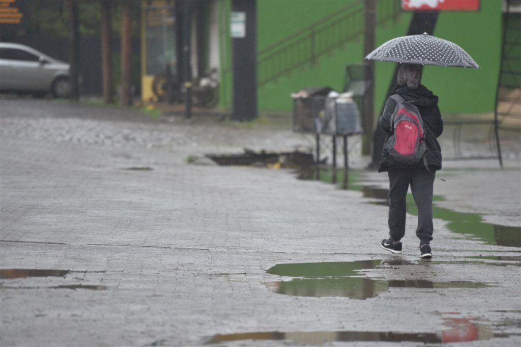 Tempo deve alternar entre pancadas isoladas e temporal nesta semana em Santa Maria