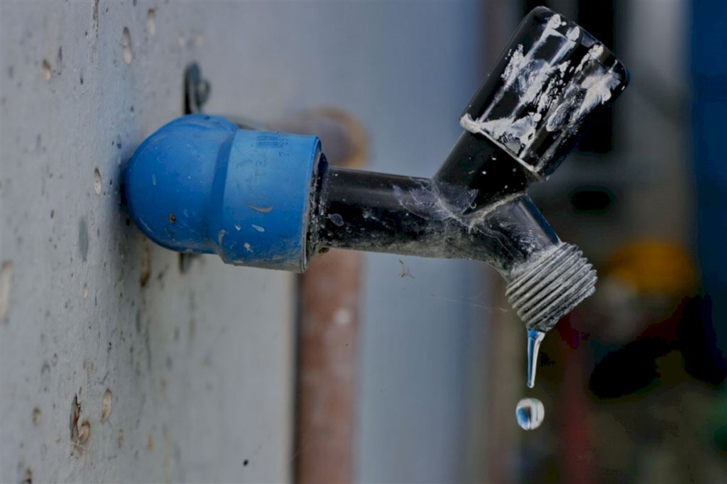 Cerca de 1,6 mil casas ficam sem água nesta sexta-feira