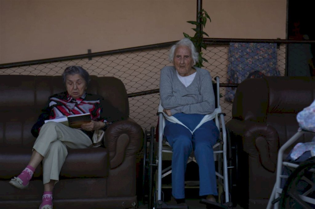 VÍDEO: três lares de idosos recebem mais de 83 mil itens de prevenção ao coronavírus