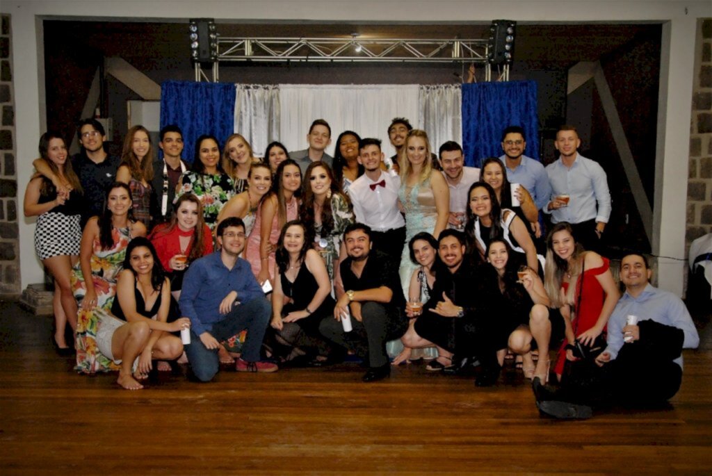 título imagem VÍDEO: o que você faria se pudesse reunir os amigos hoje?