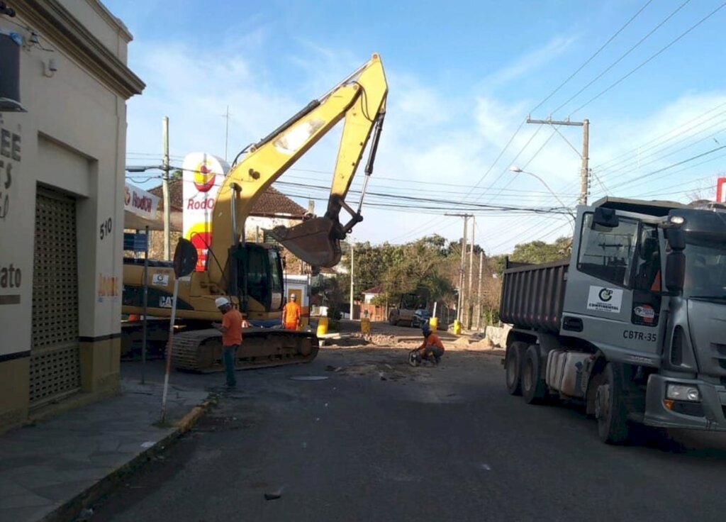 Duas ruas de Santa Maria têm trânsito interrompido nesta segunda-feira